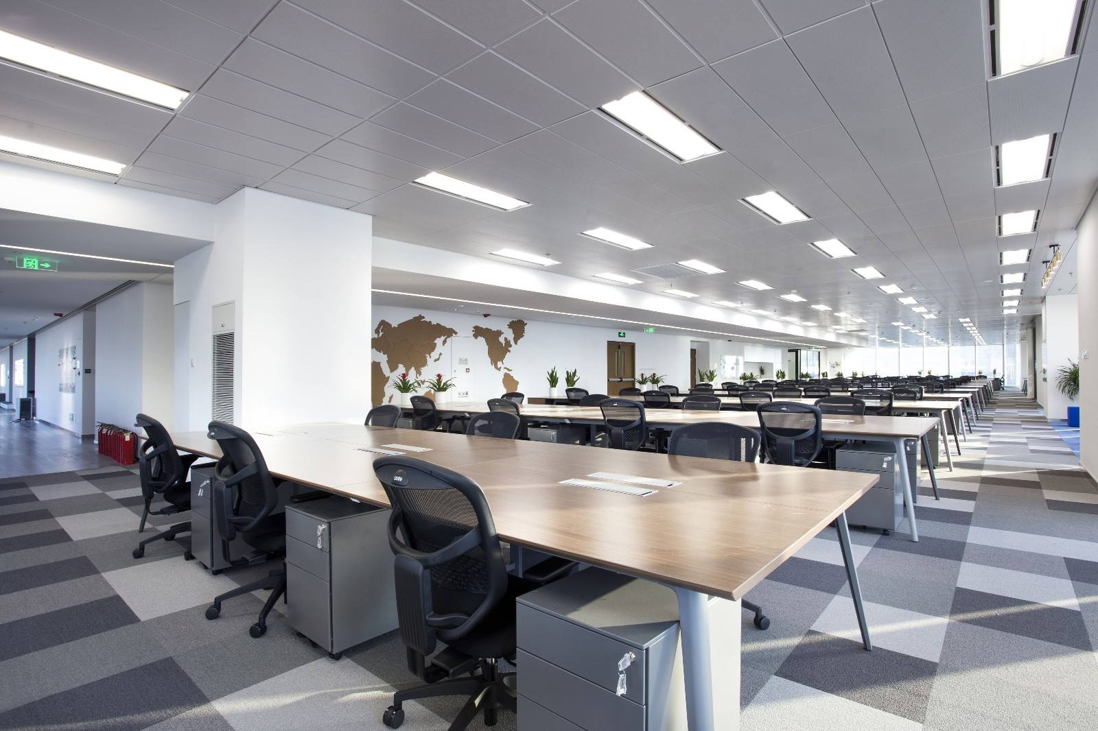 将办公空间升级为科技智能办公室